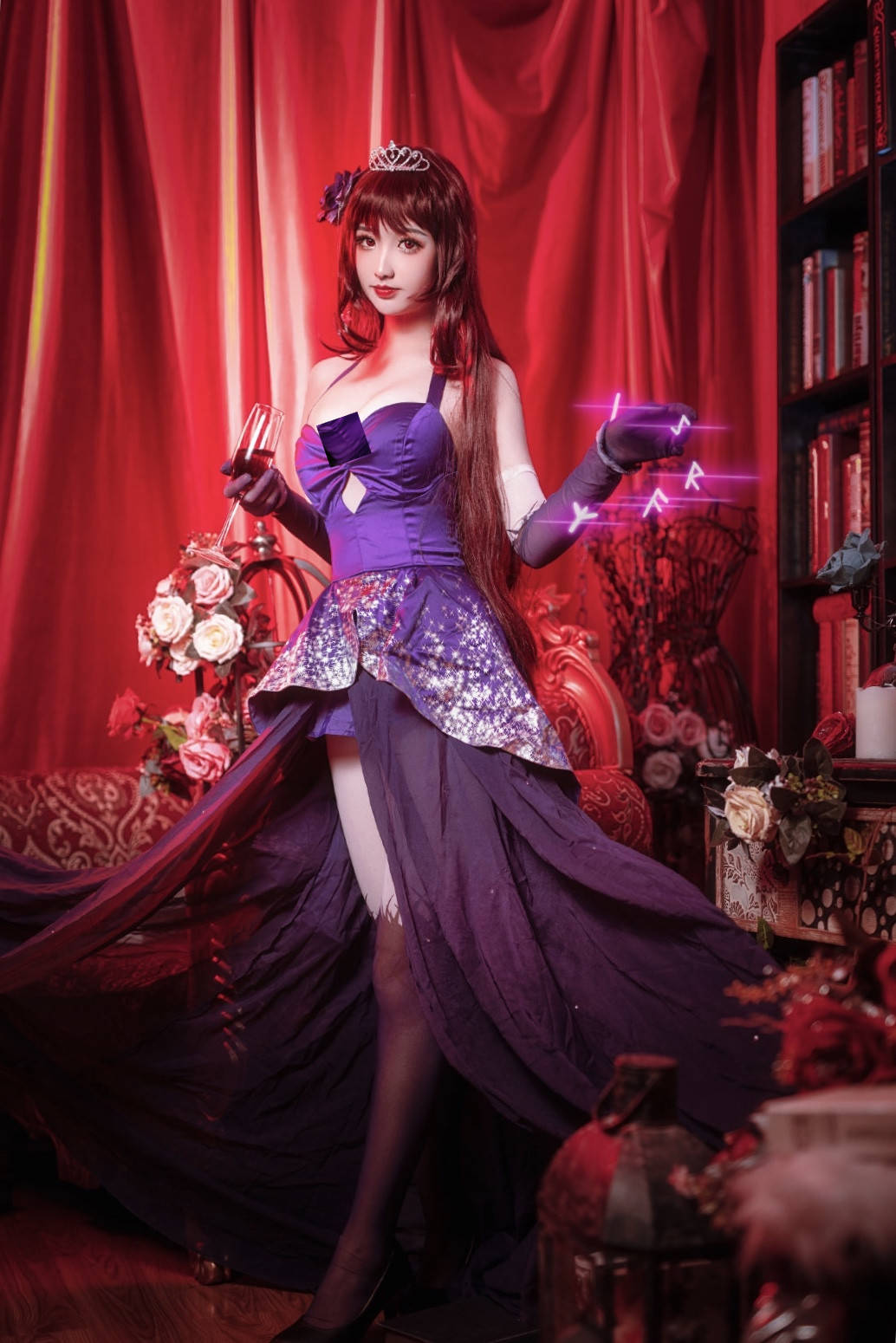 fgo名媛斯卡哈cos书房里大胆交膝坐我该品红酒还是小姐姐