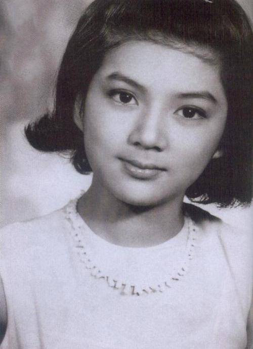 原创冯宝宝之殇:童年毁于父母,青年毁于两任丈夫,摇钱树般的66年