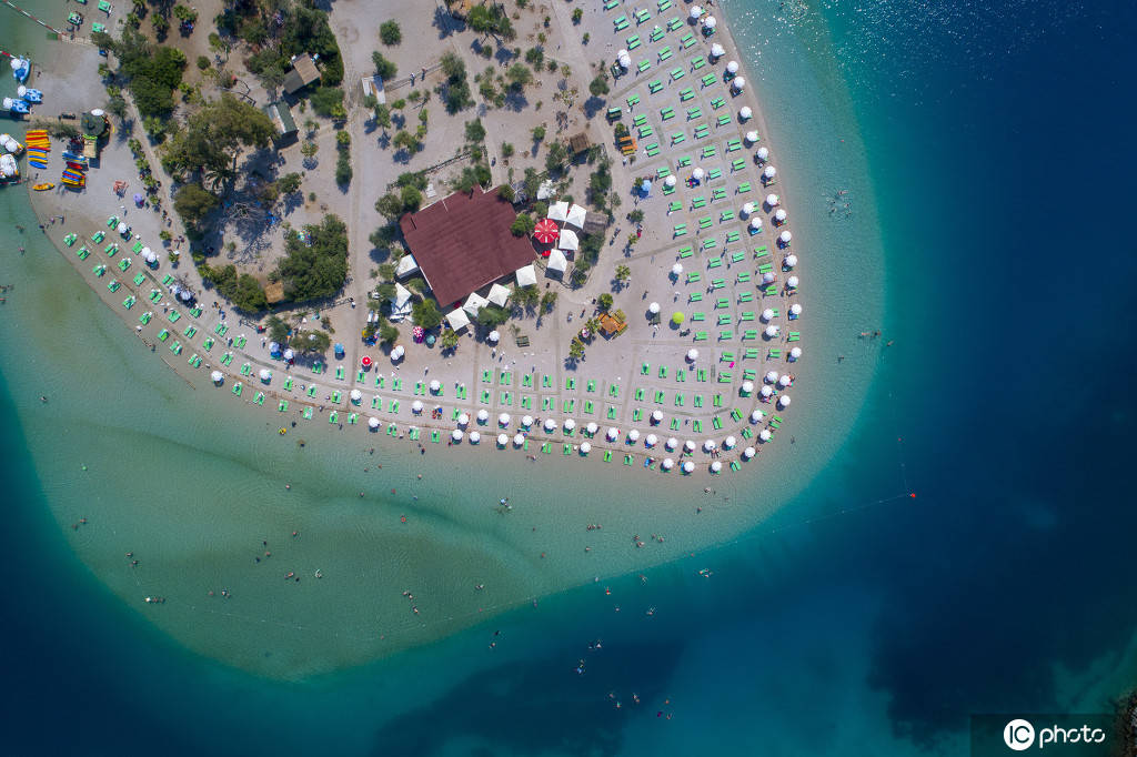 上帝视角俯瞰土耳其海滩