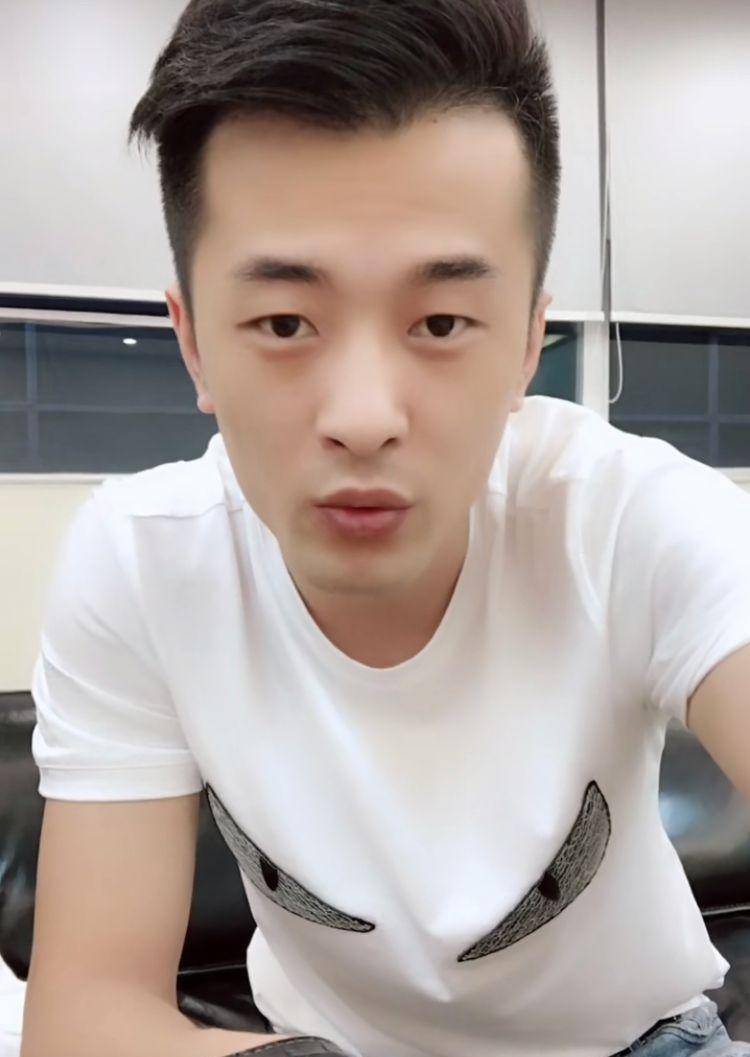 原创辛巴销售额破3.5亿,直播发飙怒骂身边的人,痛恨公司高管过于自私