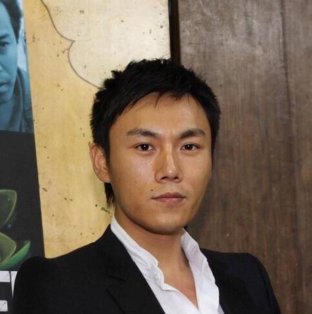 秦昊的旧照片在他出来之前就被炸了,他是一个黑人和乡下人