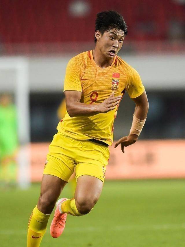 李金羽晒生活照引鲁能球迷回忆:当时弯弓射雕,郭田雨能否接班?