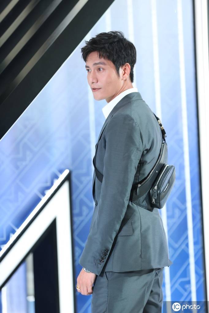 陈坤瘦了20斤后亮相某品牌活动 43岁满脸少年气