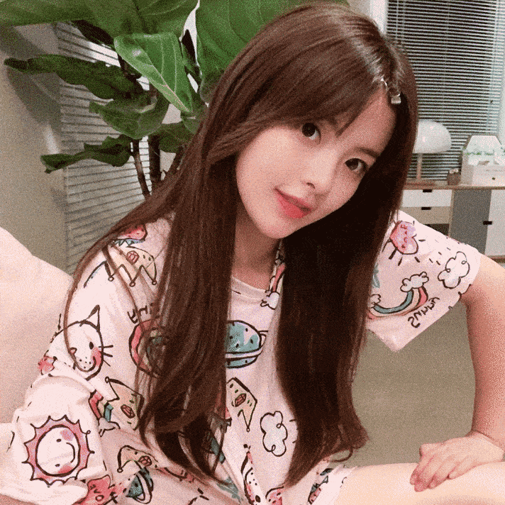 原创火箭少女毕业典礼杨超越痛哭我干啥啥不行跟老板吵架第一名