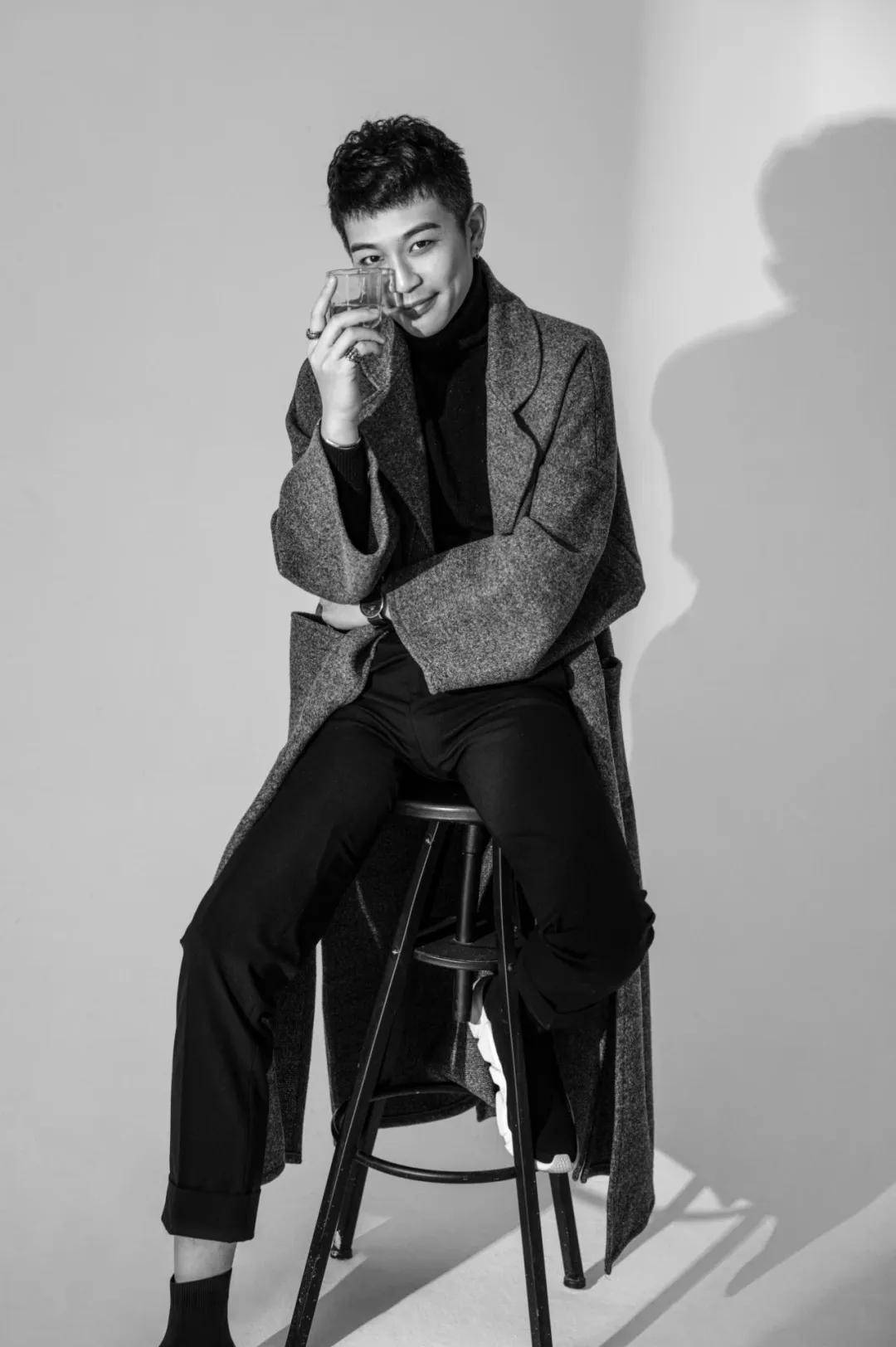 同学,网红健身达人陈丽,抖音美食网红青沐等现场助阵特邀歌手牛东晓