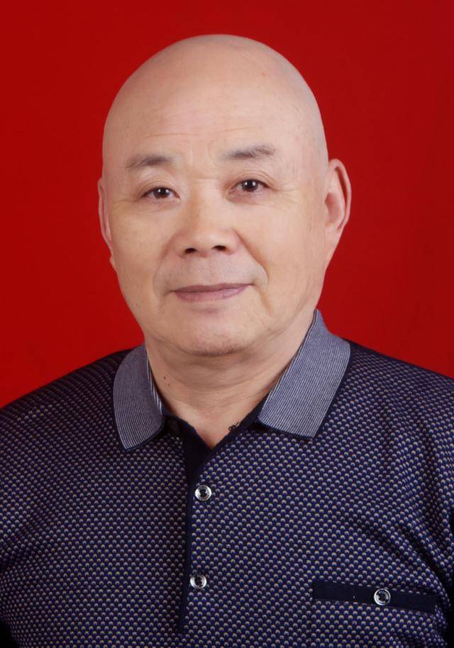 张道林:北京五中历史教研组长,历史特级教师.