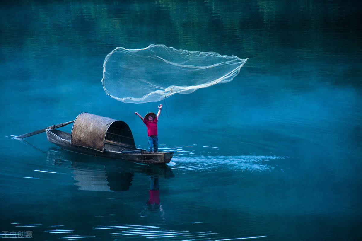 原创被广撒网:刚拒了一位男生,转眼就碰到对方和别的女生手拉手,是