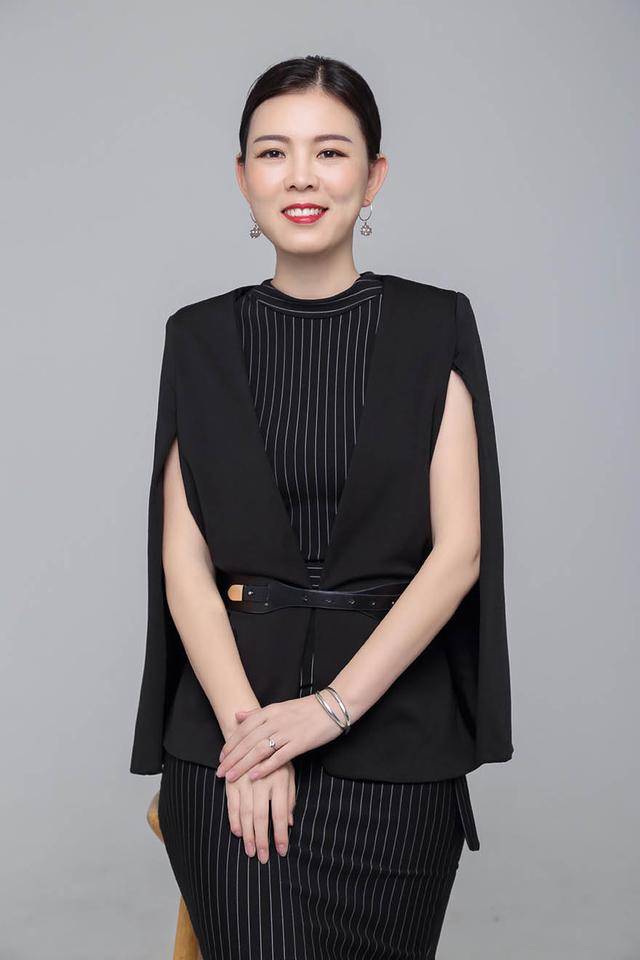 程玲玲 资深设计师品牌经纪人 中国设计师品牌排行榜组委会秘书长