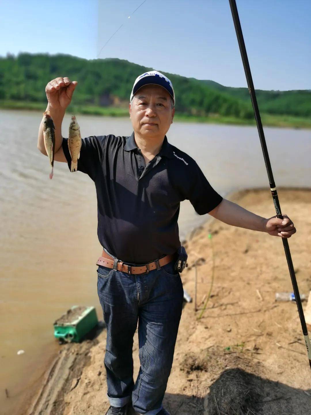 野钓镜泊湖,风雨皆不误,鱼虽不多,胜在景美