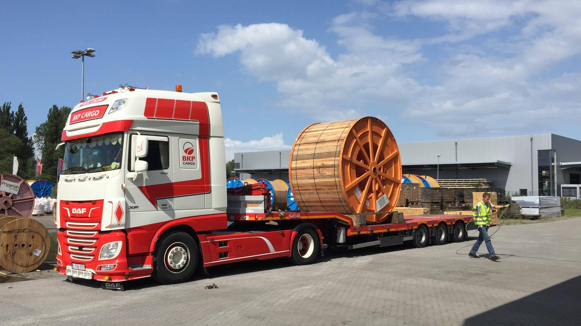 电缆电线运输安全与时效如何保证?安装车载gps定位器_货物