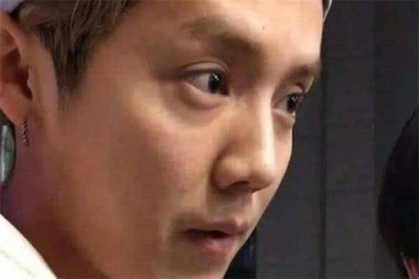 原创盘点男明星素颜:王俊凯满脸痘痘,鹿晗土气,最后一位确定卸妆了