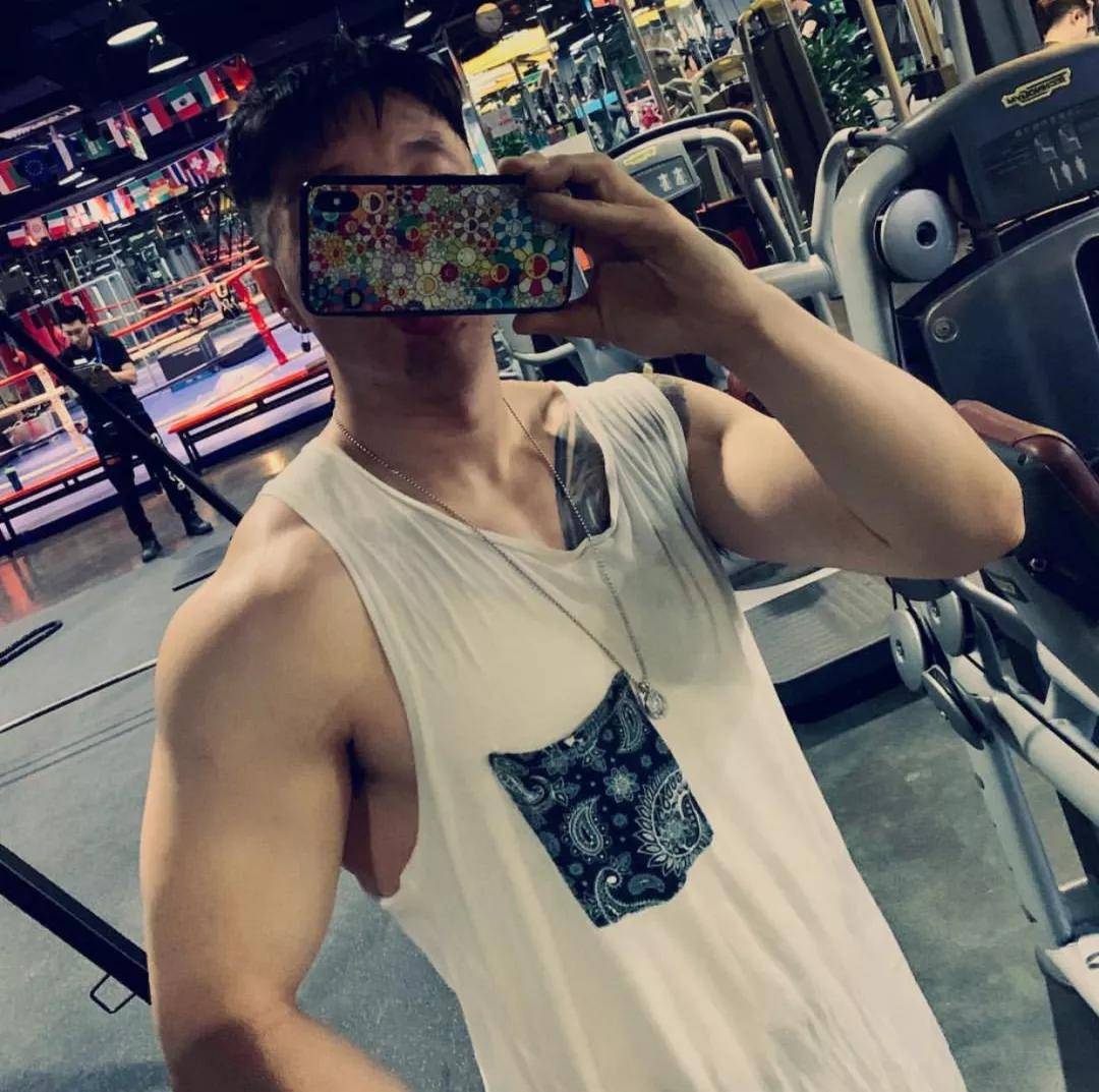 德云社烧饼与比基尼女神同框,这身材谁能扛得住?