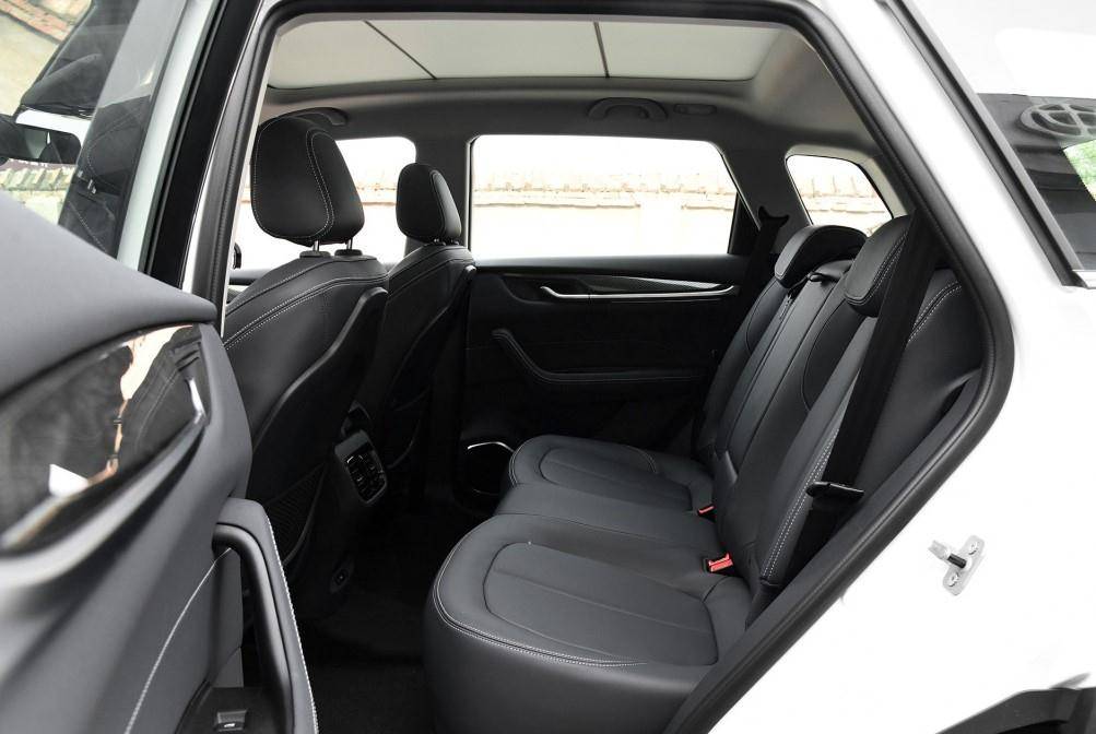 提了一辆华晨中华v7,不如想象中完美,简单分享提车和用车感受_空间