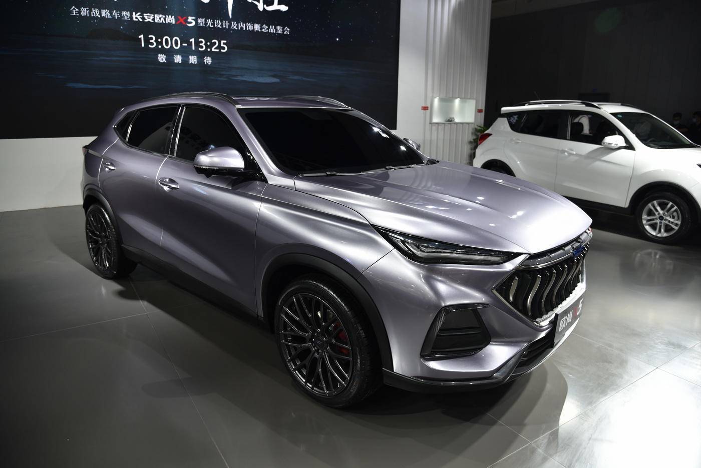 2020成都车展:长安欧尚x5内饰官图曝光 主打10万级运动suv市场