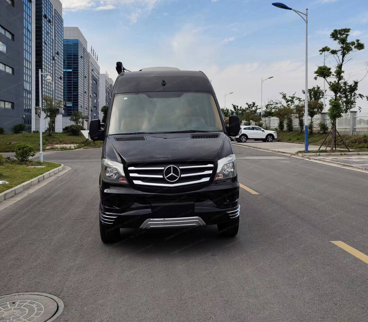 四轮驱动梅赛德斯·奔驰·斯宾特房车具有更好的通过性,并且增加了