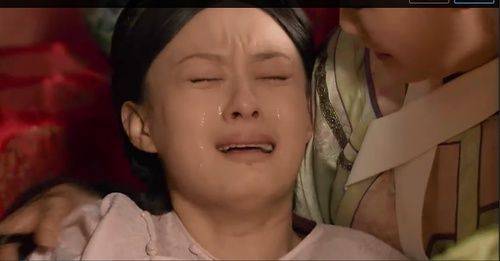 第五位:赵丽颖是一个特别有潜力的女明星,哭戏样子的她咬唇隐忍,有苦