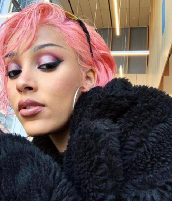 女歌手曾表示想感染新冠,如今终于如愿以偿成功感染_doja