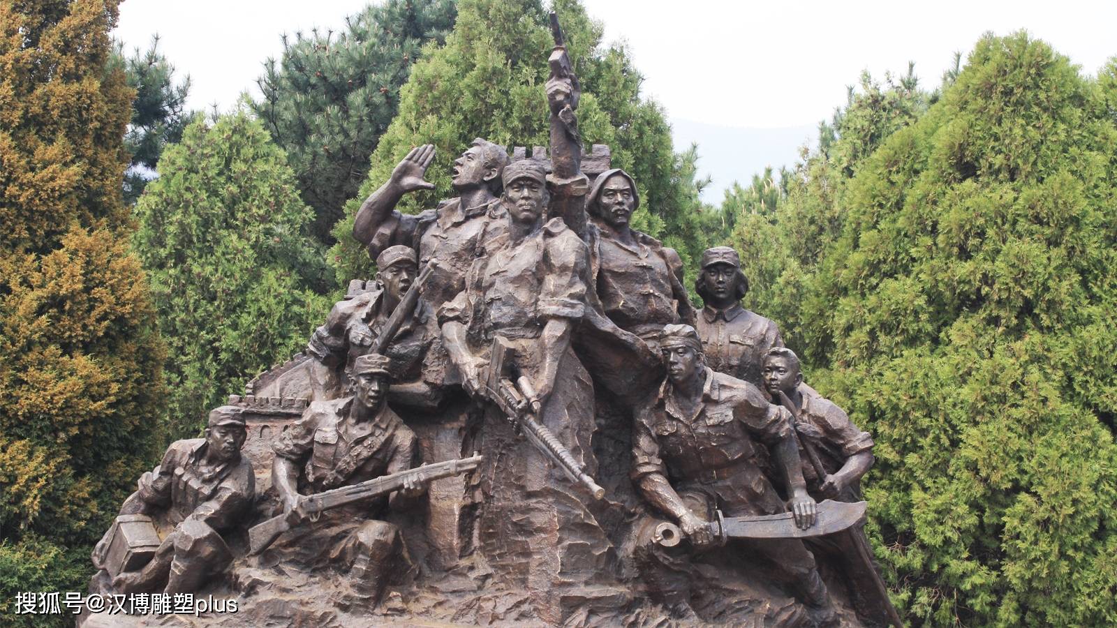 军人主题雕塑---军人是一块励志石,一面刻着那忠诚,一面刻着奉献_文化