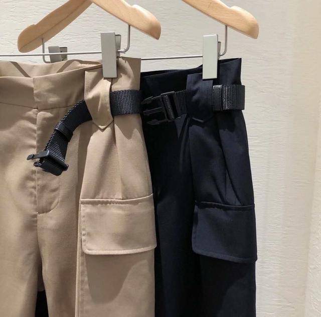 prada工装裤女孩,满足你的日常所需