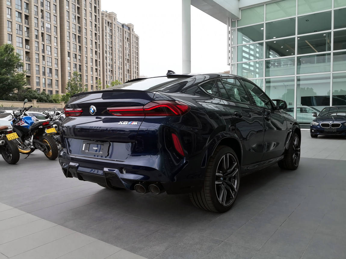 宝马x6 m 丹泉石蓝/阿德莱德灰