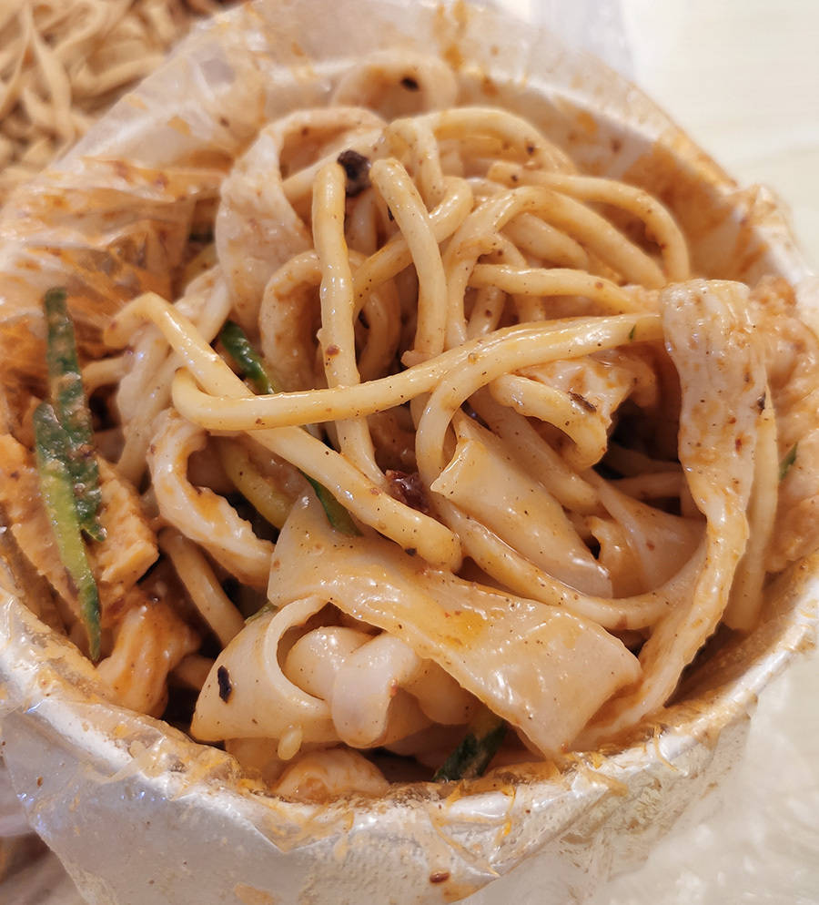 毕竟从推车到开店已经20多年了_担担面