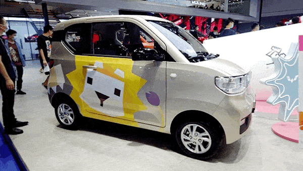 看成都车展上"五菱"教你如何捕获小姐姐的心_手机搜狐网