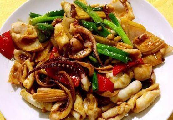 原创美食优选:姜葱爆鲜鱿,烤箱盐焗虾,虾仁豆腐,西兰花炒鸡丁的做法