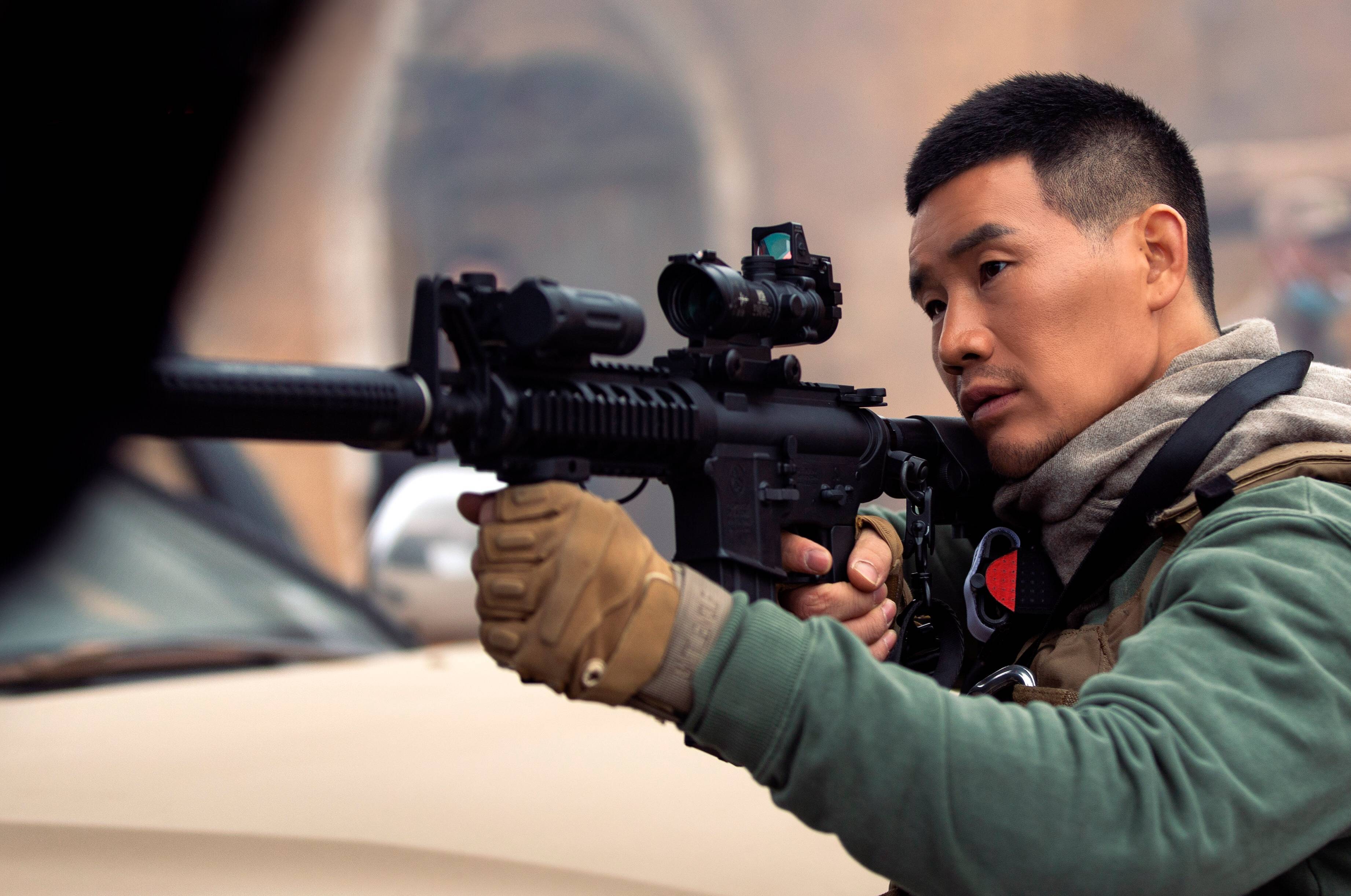 网友通过直播了解到今年的剧组拍戏太少了,好多为了梦想的群众演员吃