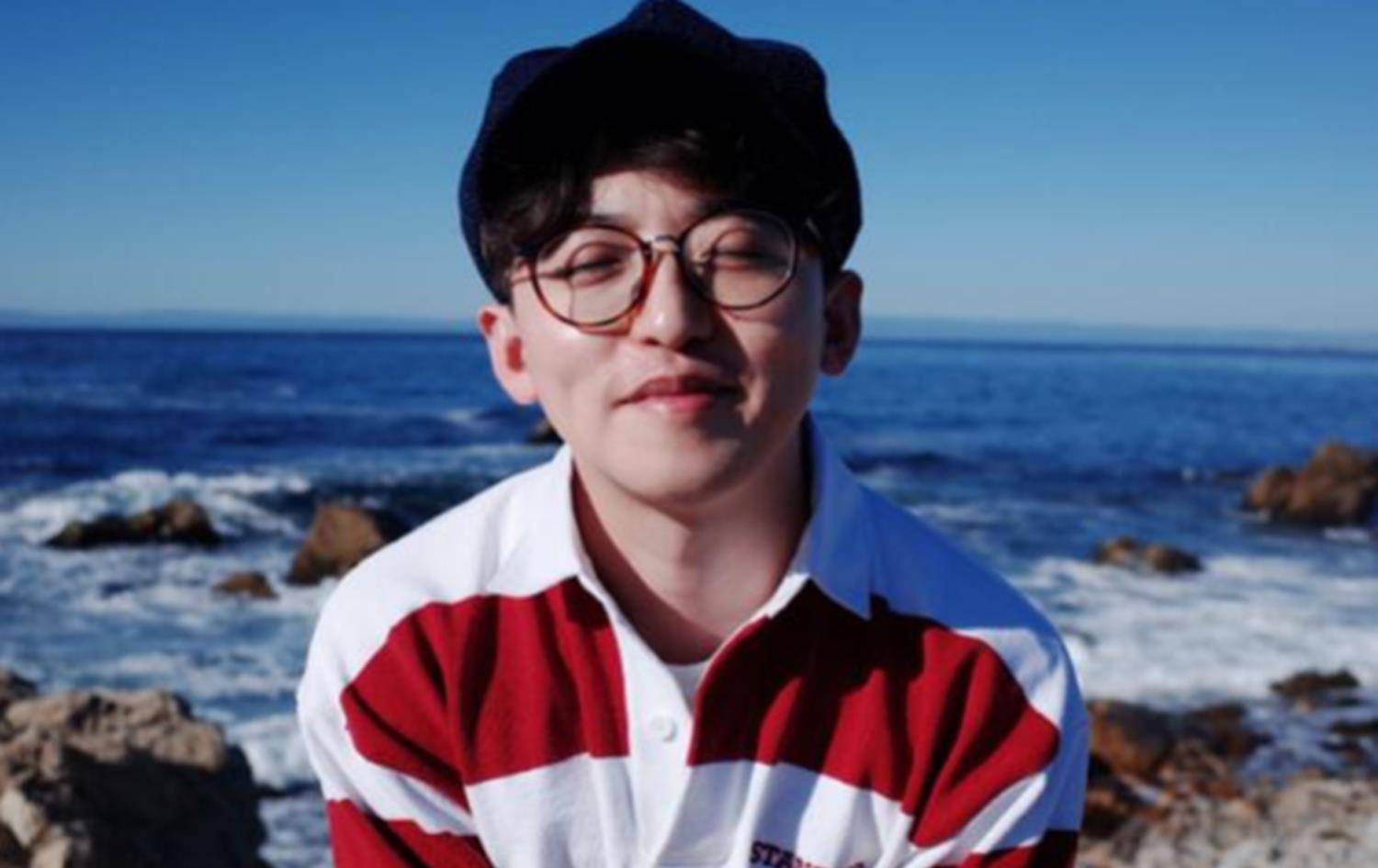 原创《奔跑吧》导演颜值有多高?到海边拍照变小奶狗,网友激动了