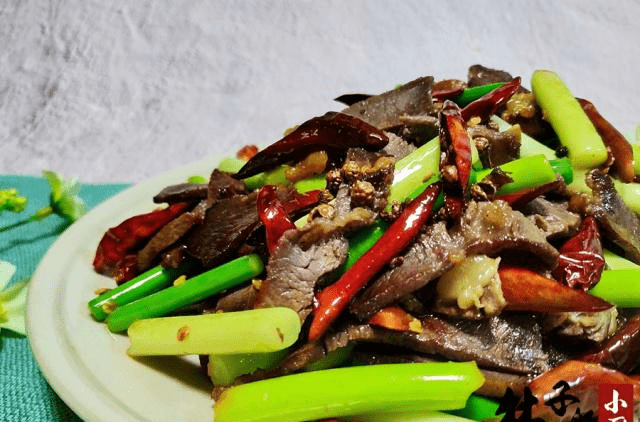 原创老公最爱这道云南的家常菜,80元一斤,越嚼越香!