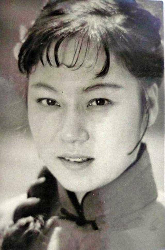 原创戈春艳:长得漂亮武功又高,24岁演《武林志》走红,如今61岁近照