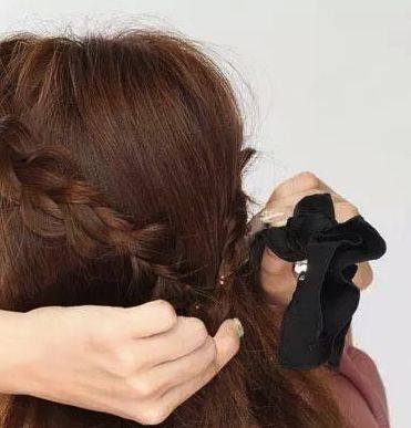 五分钟教你快速学会一款大气蝎子辫编发,清新十足,有女人味!