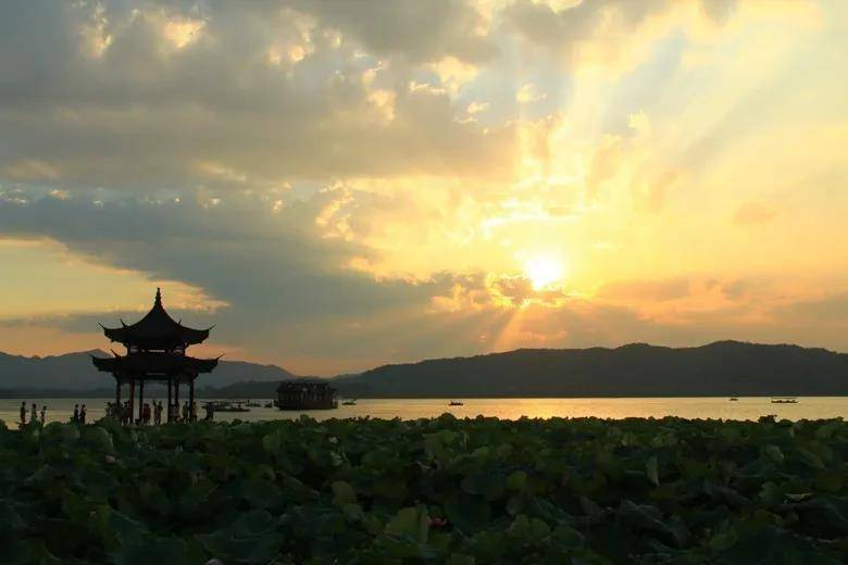 西湖十景之湖滨晴雨