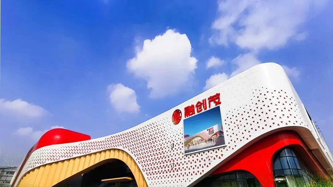 及商业街四个业态组成雪世界3大室内乐园由水世界,海洋世界重庆融创茂