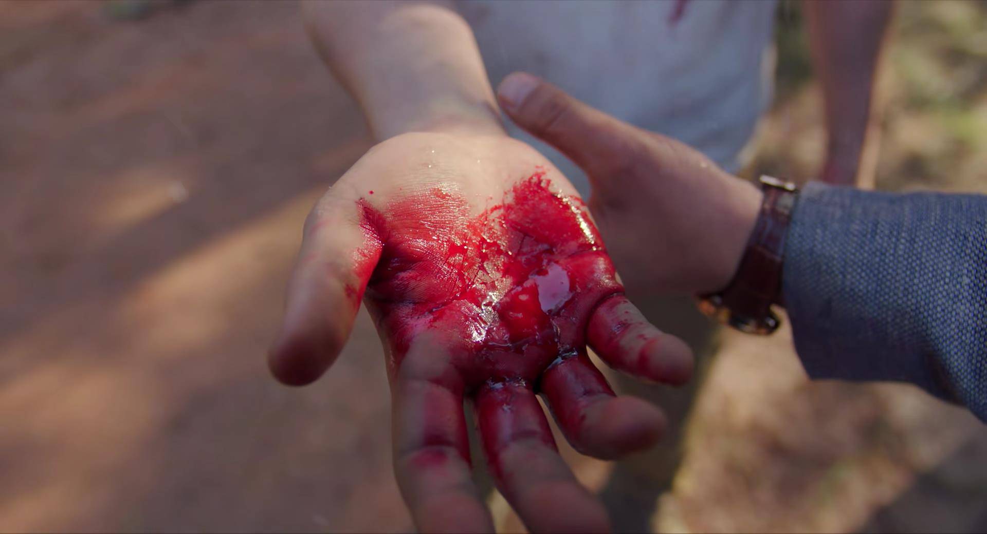 原创《重启》16集吴邪吐血,明明是"煽情"场景,怎么拍的那么肉麻?