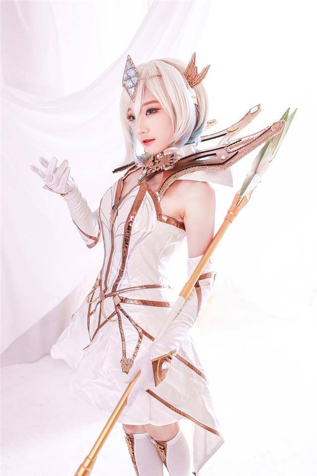 动漫角色扮演cosplay:光辉女郎大元素使拉克丝,看图字不重要