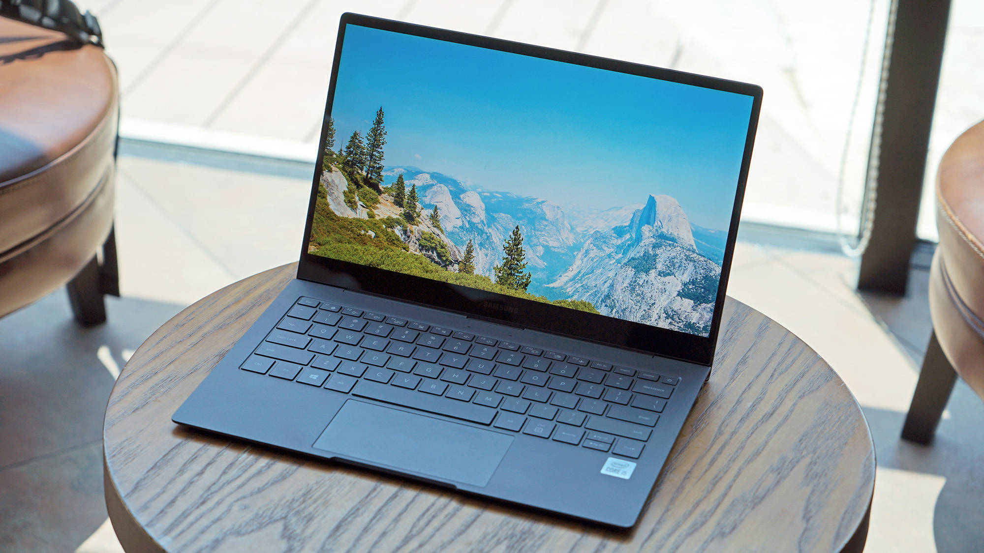 仅950g上手三星galaxybooks优质外观下蕴藏更多细节