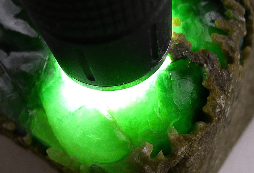 原创让你的视觉放松一下一一清新的苹果绿翡翠原石