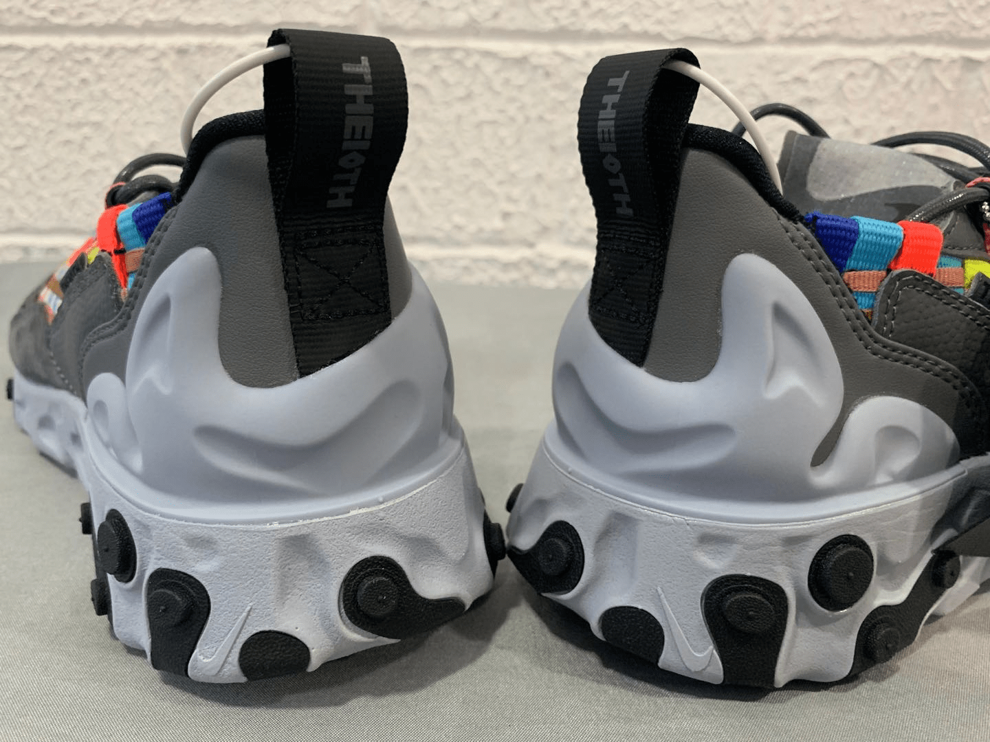 超前卫设计的耐克!赶紧踏着"七彩祥云"去找你的心上人表白吧