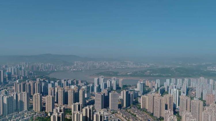 8月3日晚8点,巴南区区长何友生带您回味老巴县!