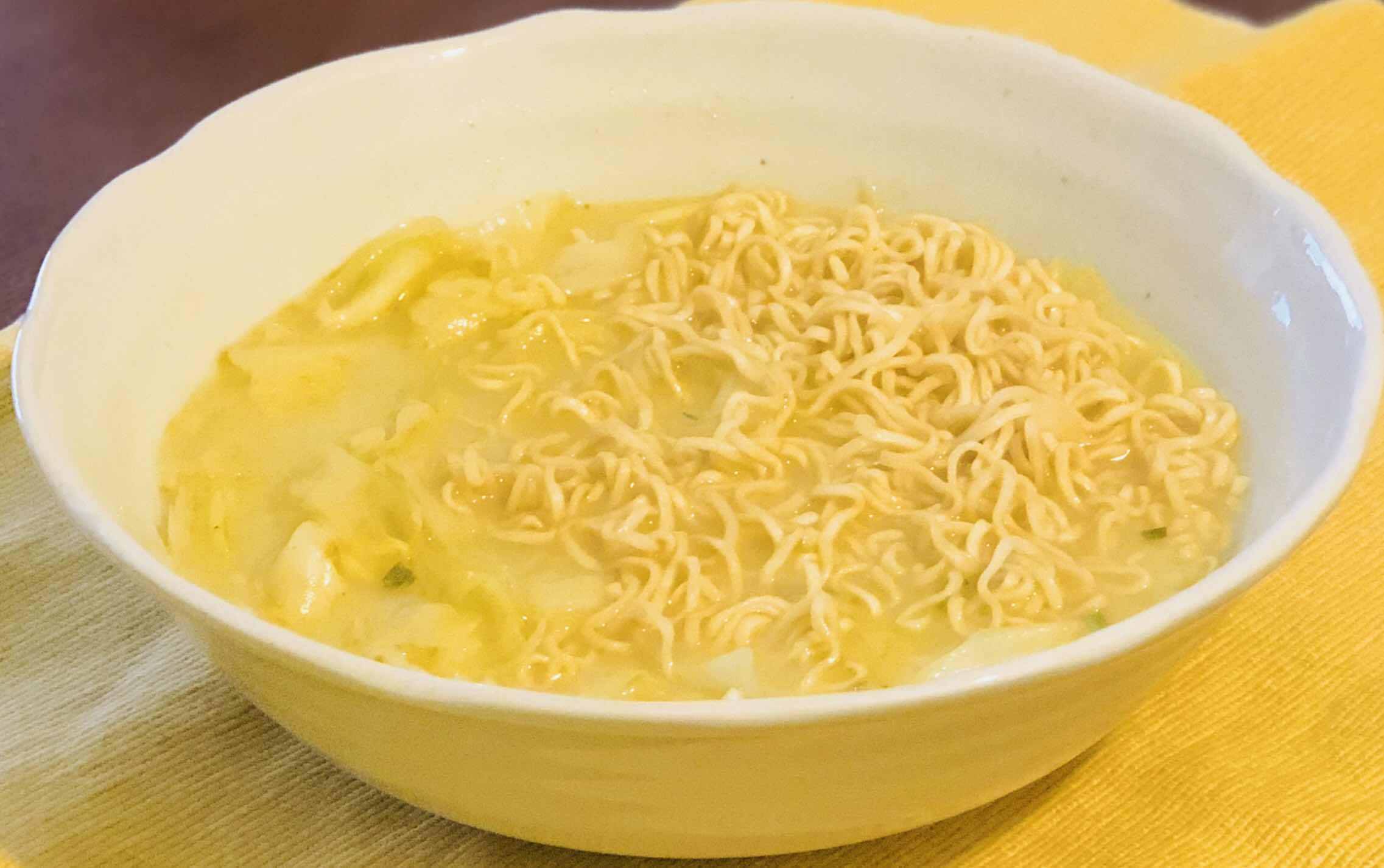 [泰国美食推荐] 泰国mama三款泡面心得:特级酸辣虾汤,酸汤面,鸡肉咖喱