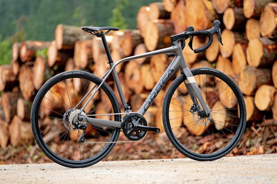 orbea似乎将avant定位为一辆更低售价的耐力自行车,想让更多人能更快