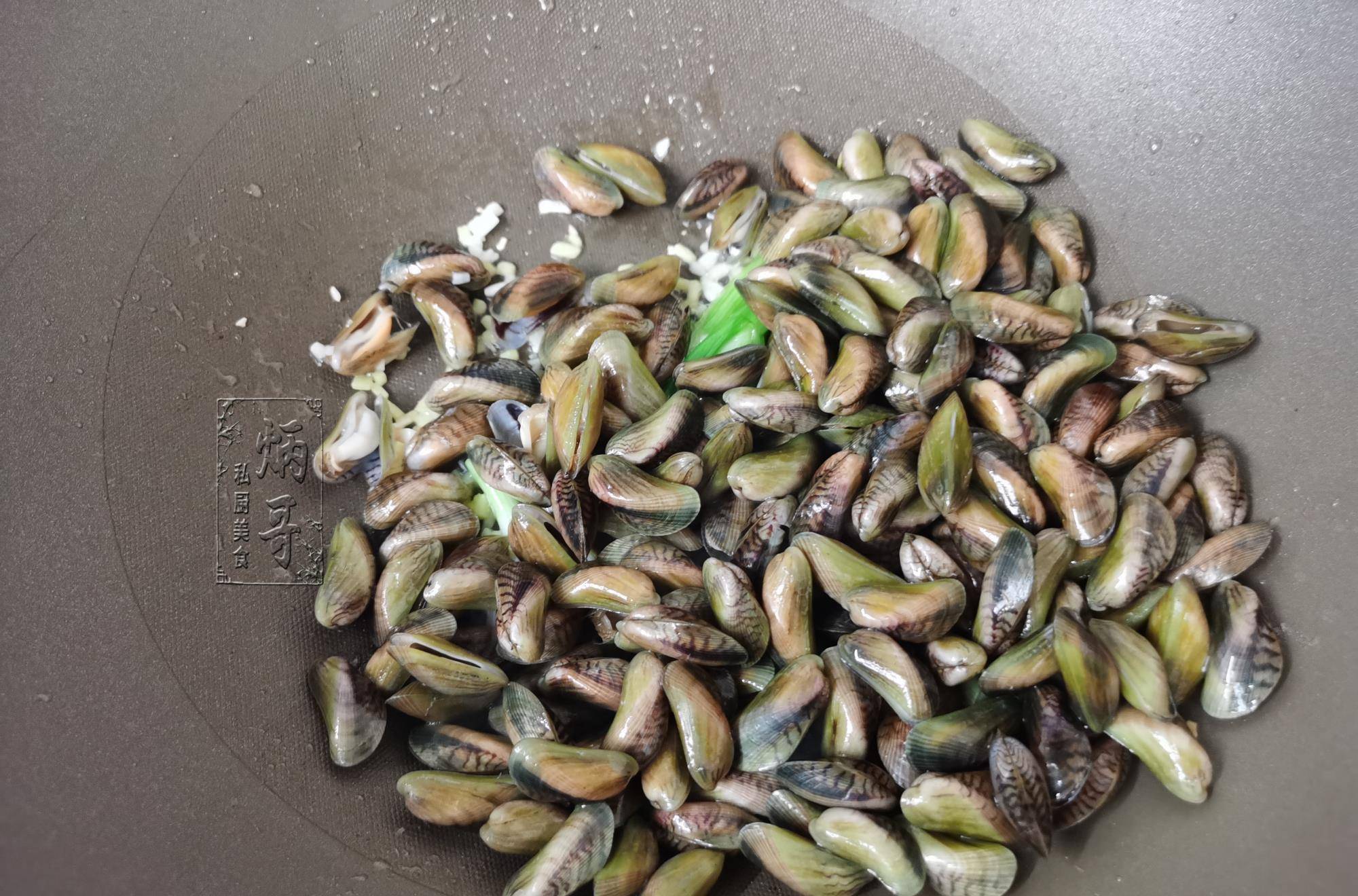 原创南方人炒海瓜子,10元1包,炒完上桌,好吃到停不下来