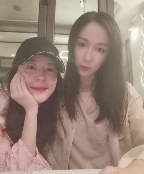 当167的"陈美嘉"撞上168的"胡一菲",看到合照后差距一目了然!