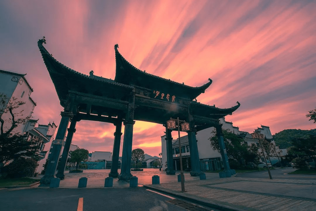 翼天·灵山工匠小镇▲ 翼天·梦里老家演艺小镇▲ 翼天·梅州客都人家