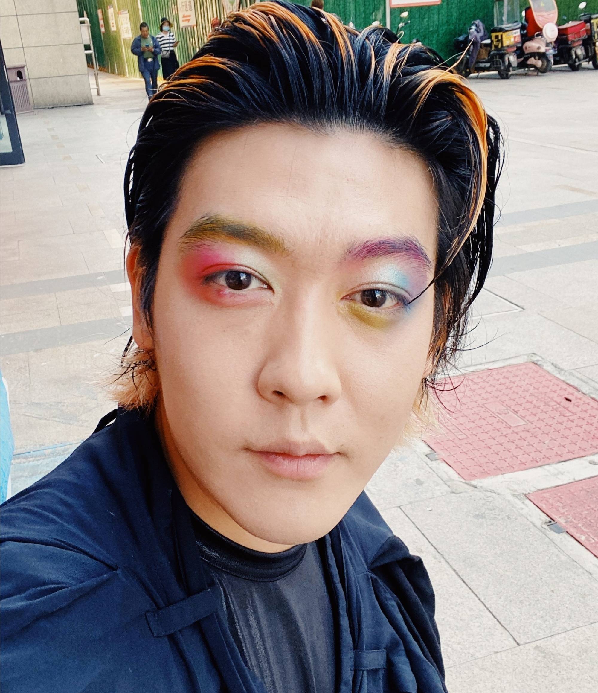 红毯奇葩造型惹争议 姜思达回应超霸气 我就是我不一样的烟火