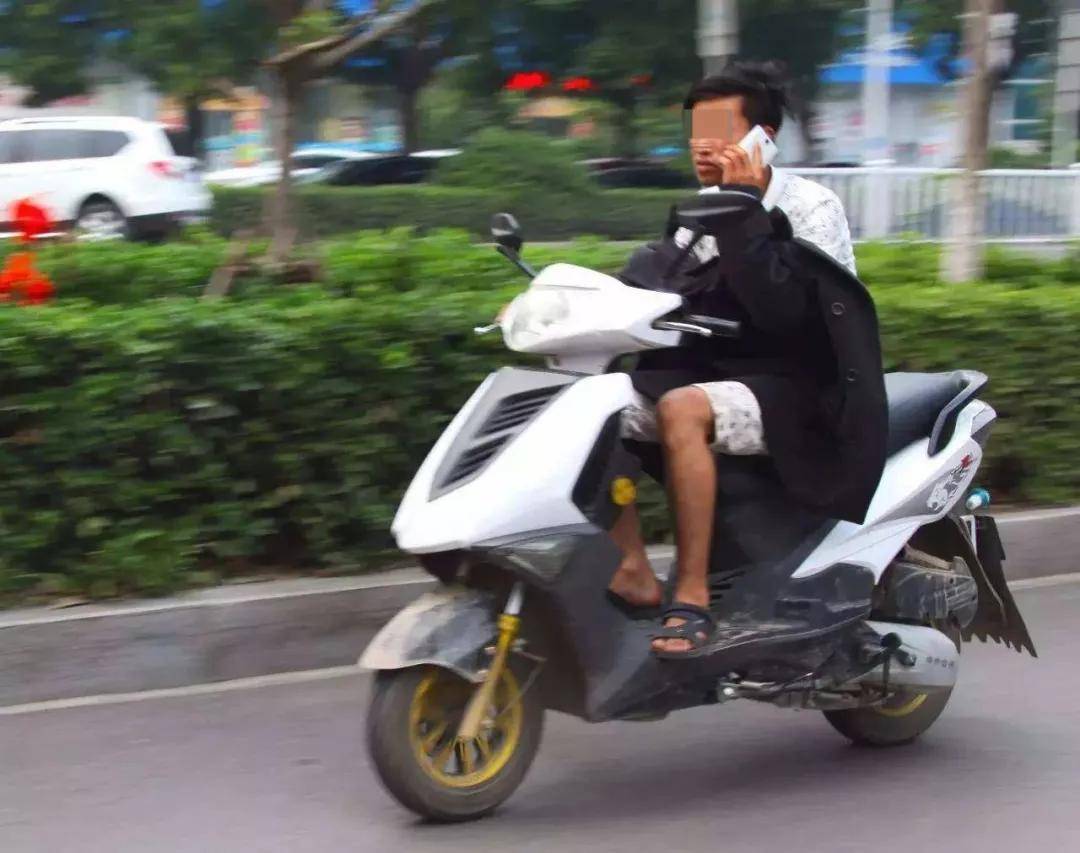 想实现骑车玩手机自由先看看后果