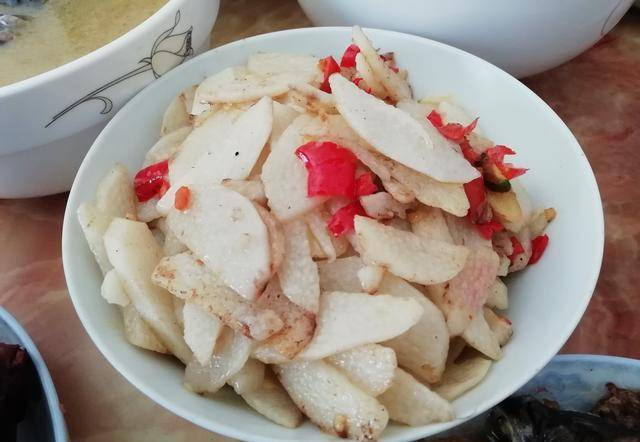 原创家里有贵客到,婆婆6点起床,做了12道农家菜招待,网友:真富有