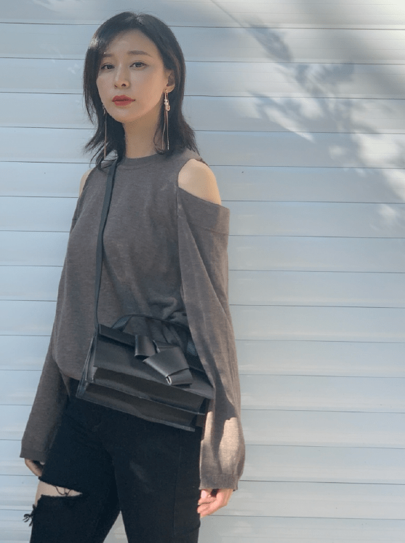 《三十而已》王太太火了!出道多年无绯闻,被誉圈内"干净女星"_杨雨婷