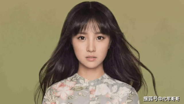 蒋佳恩于1997年出生于四川省成都市,2015年出演了个人首部电视剧《冯